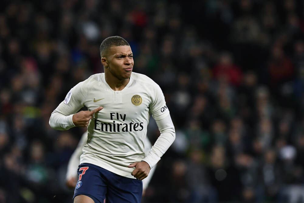 柠檬形状系外行星大气中富含碳分子